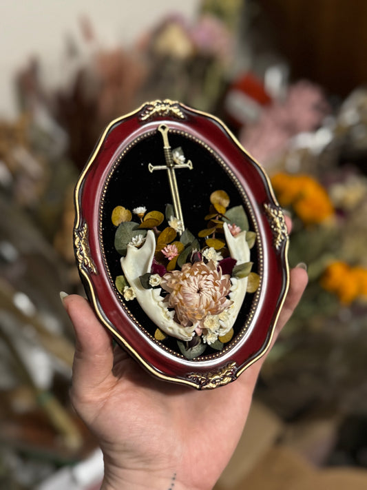 Cat Mandibles w mini Longsword