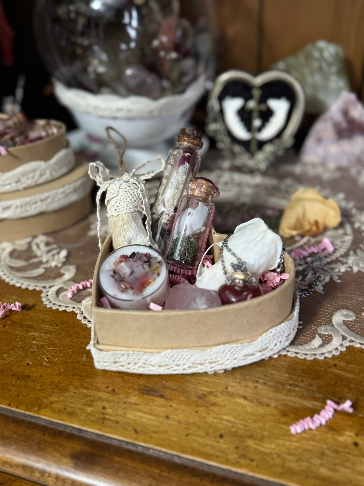 Valentine Curio Box M