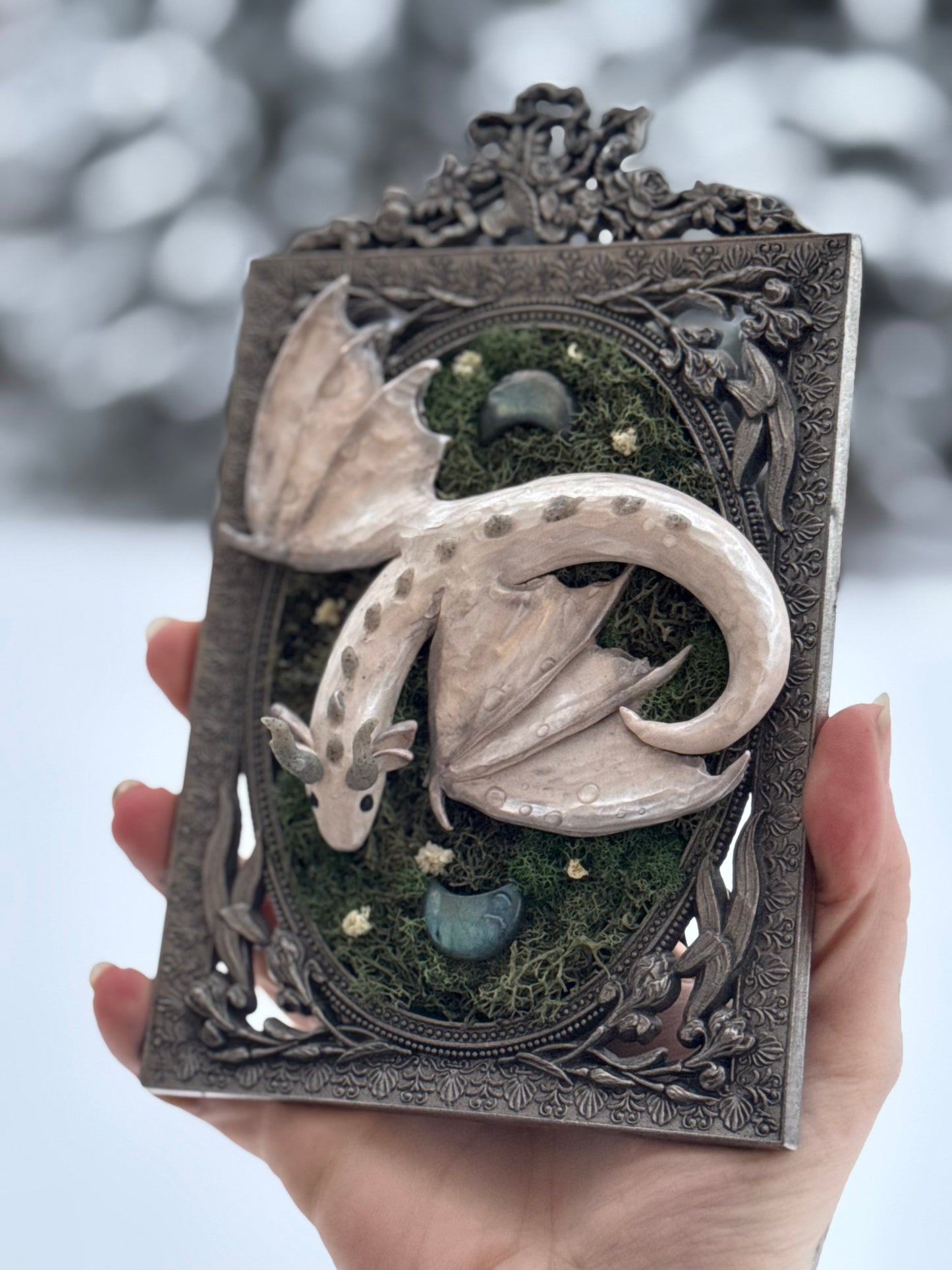 A Silver Winged Wyrmling Frame M