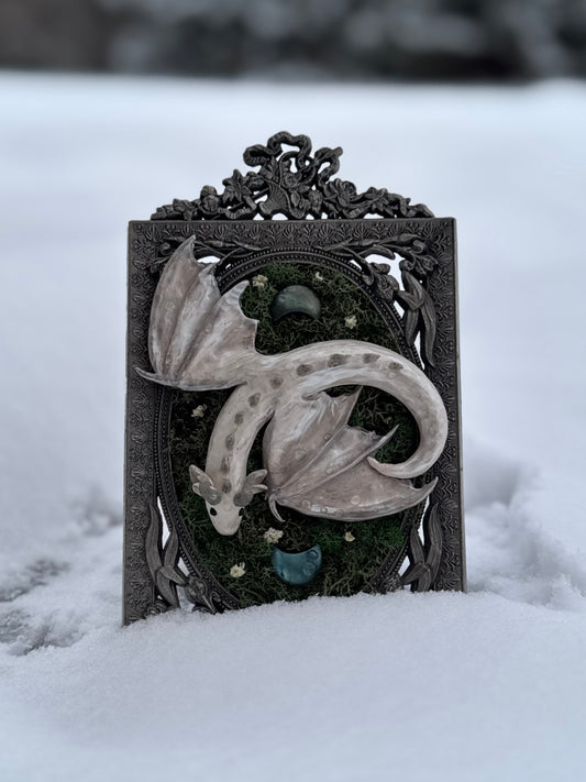 A Silver Winged Wyrmling Frame M