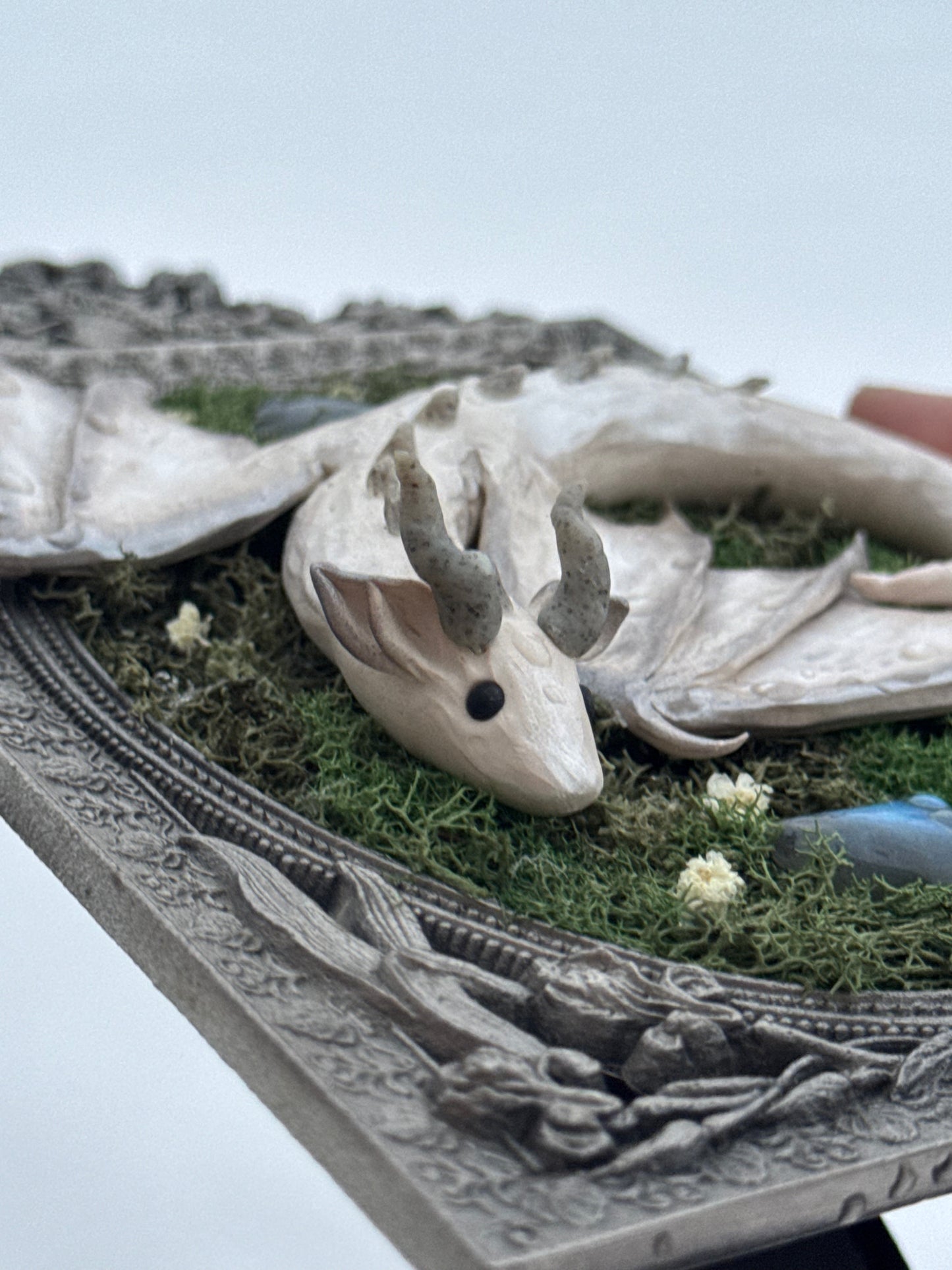 A Silver Winged Wyrmling Frame M