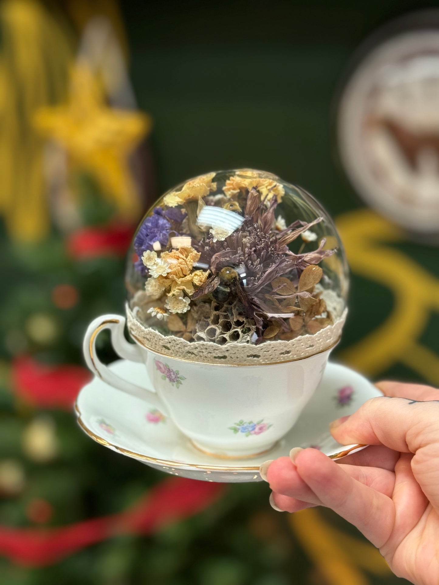 Bumble bee Lovers in vintage teacup