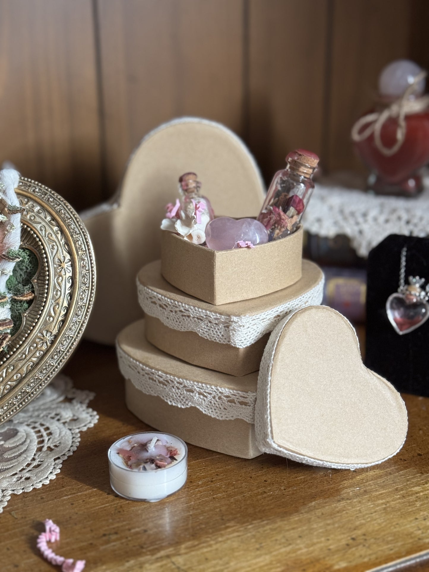 Valentine Curio Box L